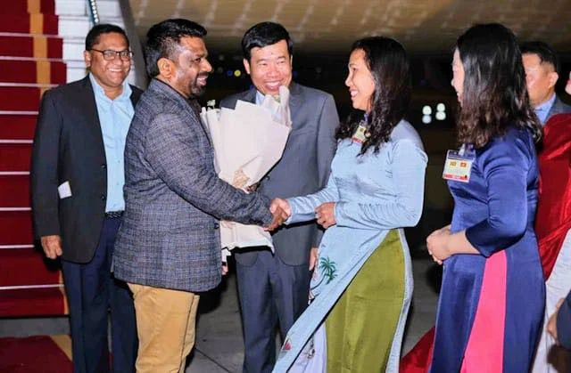 වියට්නාමයේ කොමියුනිස්ට් පක්ෂ මධ්‍යම කමිටු සාමාජිකයෙකු සහ විදේශ කටයුතු නියෝජ්‍ය රාජ්‍ය අමාත්‍යවරයෙකු වන න්ගුයෙන් මන් කුවොන්ග් මහතා ඇතුලු අය ජනපති පිළිගත් අවස්ථාව