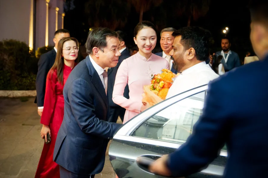 වියට්නාමයේ වින්ගෲප් (Vingroup) සමූහ ව්‍යාපාරයේ ඉහළ කළමනාකාරීත්වය හමුවී සාකච්ඡාවට ජනපති ගිය අවස්ථාව