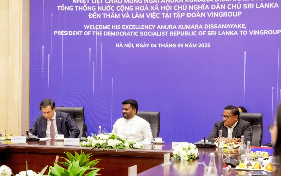 වියට්නාමයේ වින්ගෲප් (Vingroup) සමූහ ව්‍යාපාරයේ ඉහළ කළමනාකාරීත්වය හමුවී සාකච්ඡාවට ජනපති ගිය අවස්ථාව