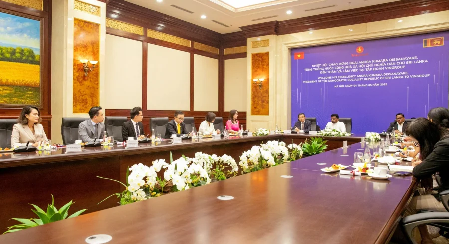 වියට්නාමයේ වින්ගෲප් (Vingroup) සමූහ ව්‍යාපාරයේ ඉහළ කළමනාකාරීත්වය හමුවී සාකච්ඡාවට ජනපති ගිය අවස්ථාව