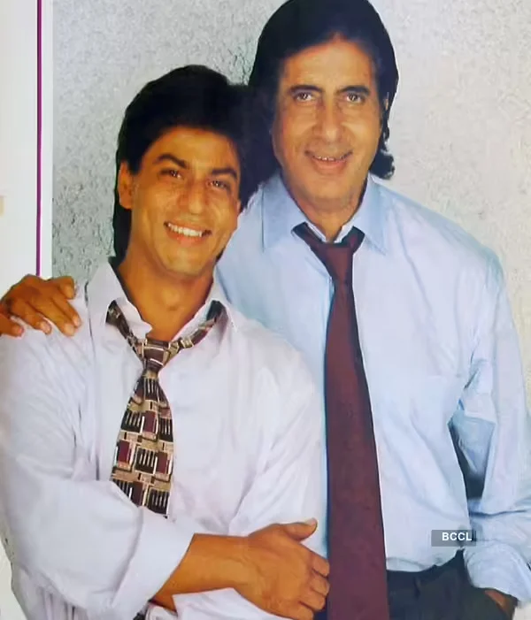 Take a look at this candid old photo of Bollywood superstars Shah Rukh Khan and Amitabh Bachchan.