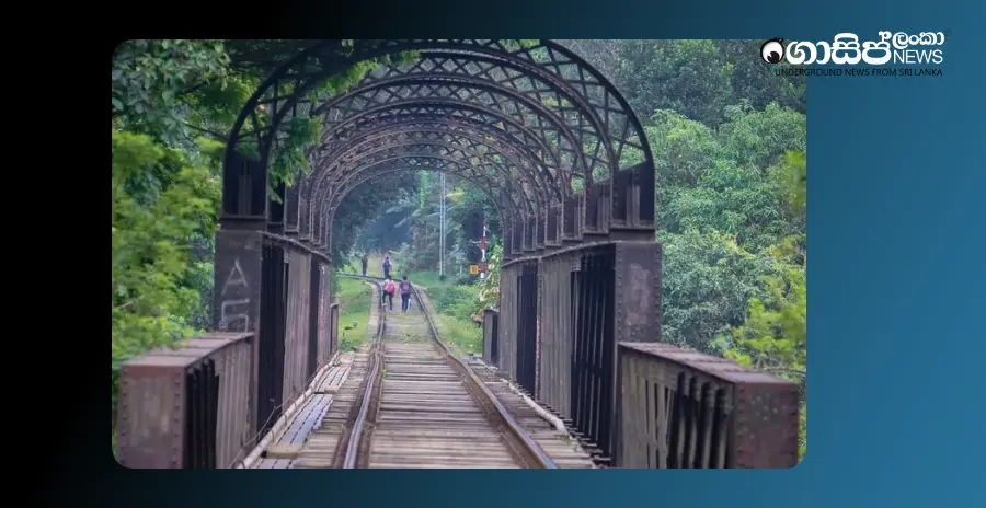 Heavy machinery clears obstruction near Peradeniya Yaka Bridge Heavy machinery clears obstruction near Peradeniya Yaka Bridge