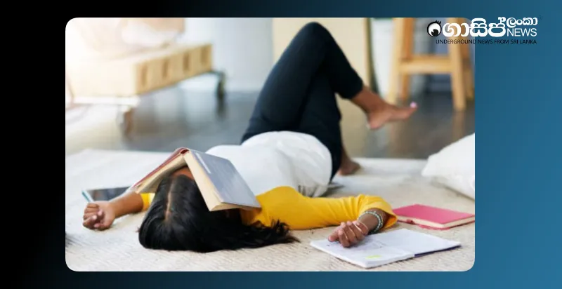 university-students-are-stressed-due-to-pressure-when-issuing-class-passes