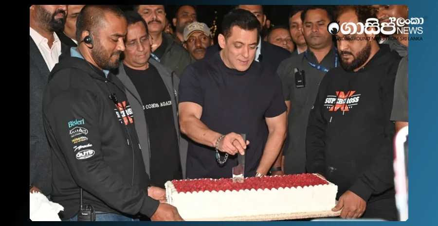 salman-khan-celebrates-his-60th-birthday-at-his-farm-with-paparazzi