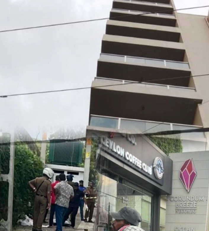 woman-falls-negombo-death