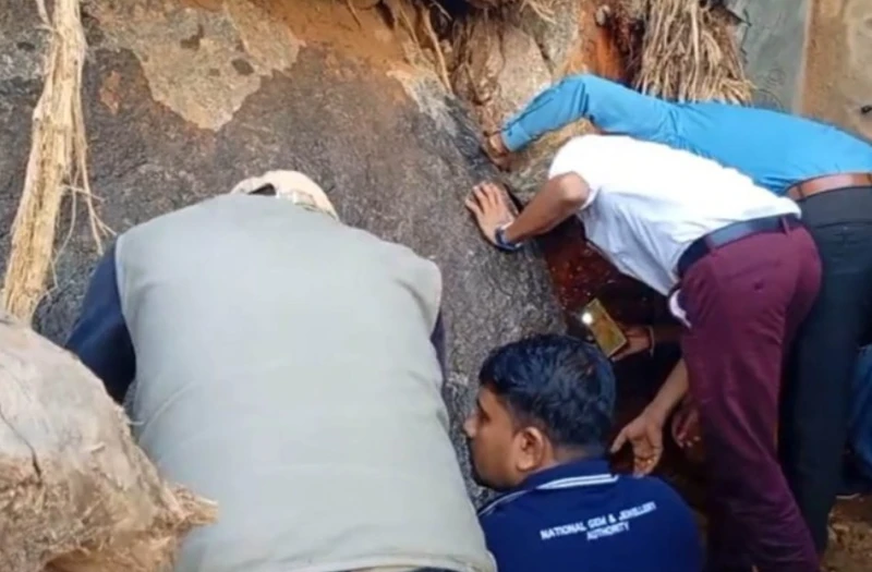 the-large-blue-rock-that-emerged-from-the-landslide-in-kandy-is-being-tested-to-see-if-it-is-a-gem