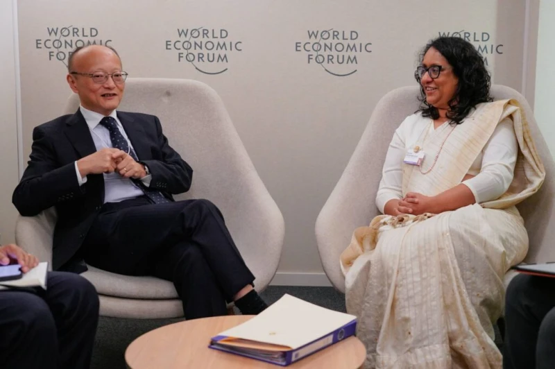 prime-minister-amarasuriya-meets-adb-chairman-kanda-in-davos