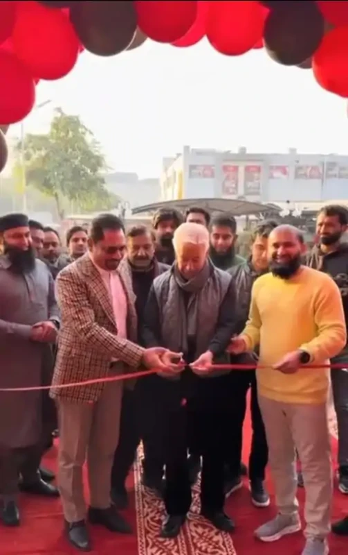 pakistans-defense-minister-said-shortly-after-opening-a-pizza-hut-branch---its-not-our-company