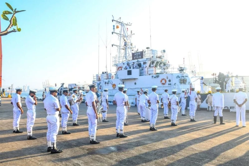 indian-coast-guard-ships-varaha-and-atulya-dock-at-colombo-port