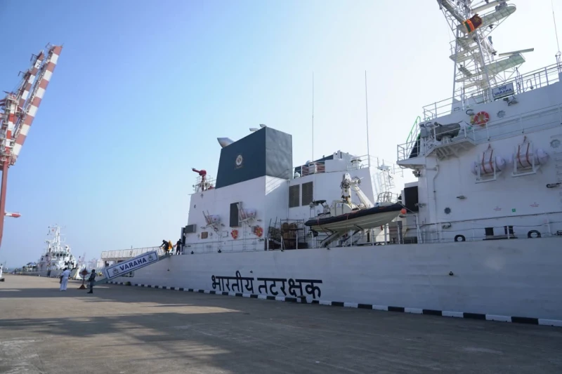 indian-coast-guard-ships-varaha-and-atulya-dock-at-colombo-port