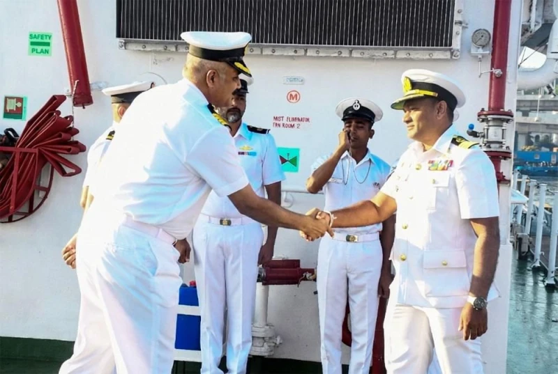 indian-coast-guard-ships-varaha-and-atulya-dock-at-colombo-port