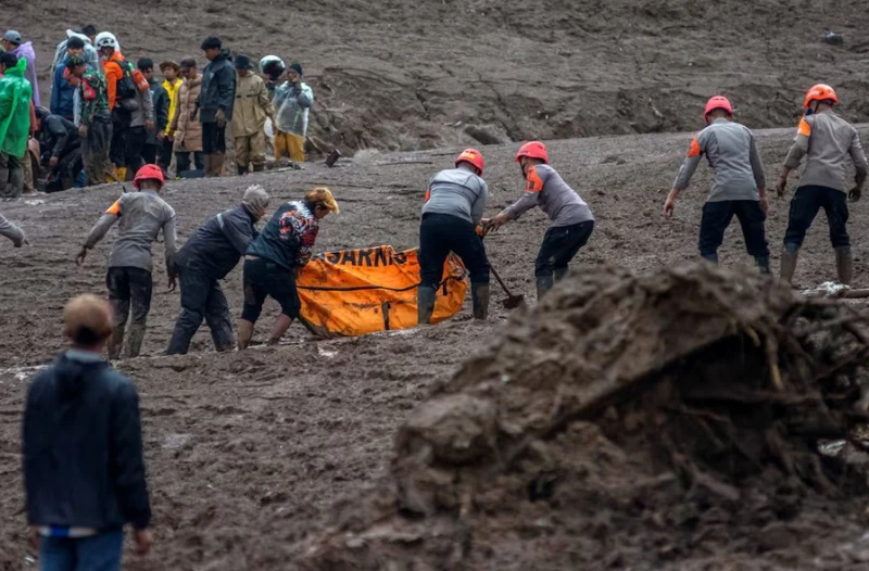 10-dead-80-missing-in-indonesia-landslide