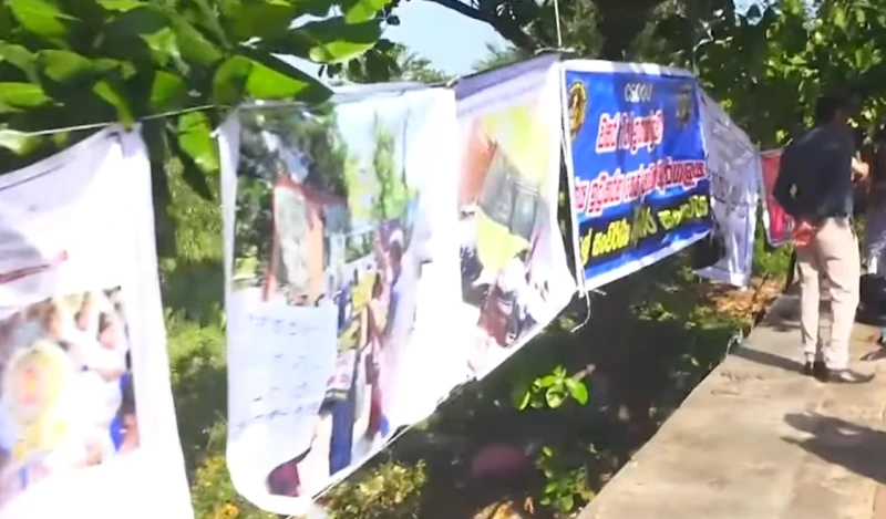 teachers-on-hunger-strike-demanding-permanent-jobs-burn-harinis-coffin-on-the-road