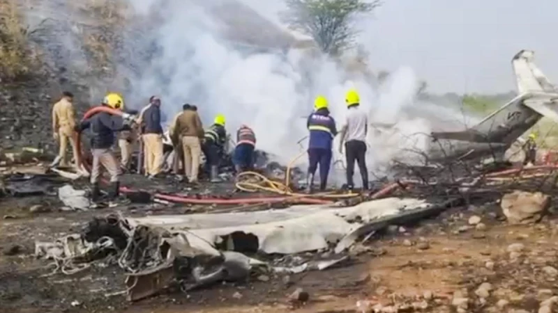 plane-carrying-indian-politician-crashes-5-dead