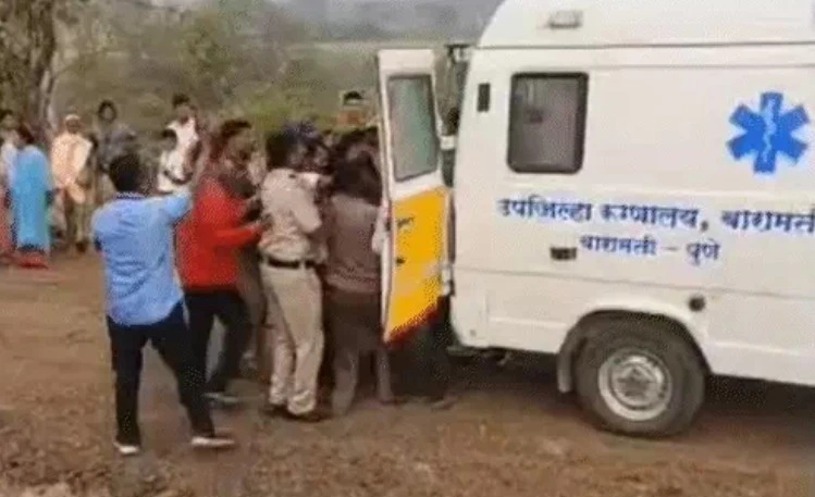 plane-carrying-indian-politician-crashes-5-dead