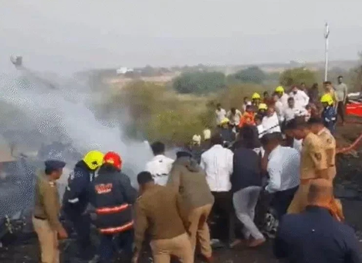plane-carrying-indian-politician-crashes-5-dead