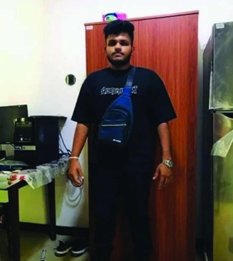 dinesh-who-was-riding-a-high-speed-bike-hit-the-light-pole-and-fell-in-the-iluk-garage