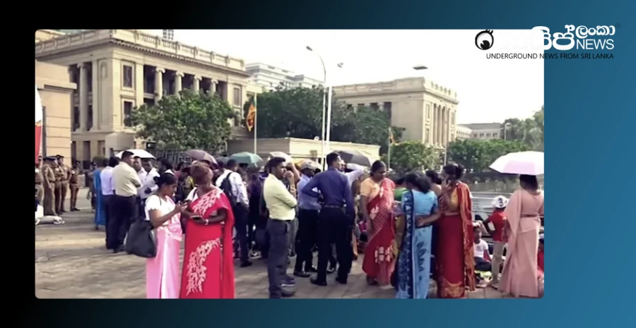 the-school-workers-who-want-to-send-our-children-to-our-school-have-come-to-the-presidents-secretariat-with-the-children