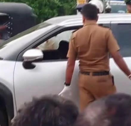 a-couple-in-a-keels-car-park-vehicle-in-akuregoda-is-murdered