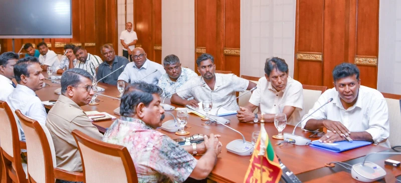 madal-fishermen-stop-their-protest-after-agreeing-to-the-solution-given-after-meeting-with-the-president