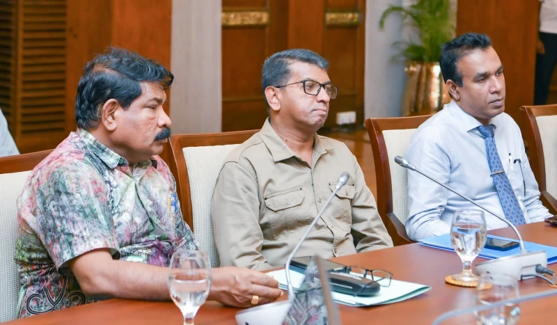madal-fishermen-stop-their-protest-after-agreeing-to-the-solution-given-after-meeting-with-the-president