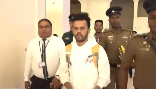 little-lassie-caught-in-india-is-brought-to-the-island