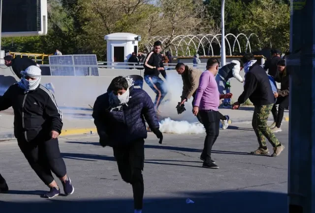 protesters-surround-the-us-embassy-in-iraq