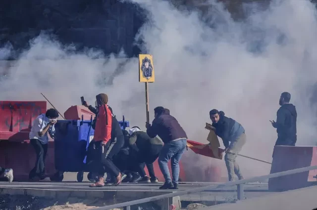 protesters-surround-the-us-embassy-in-iraq