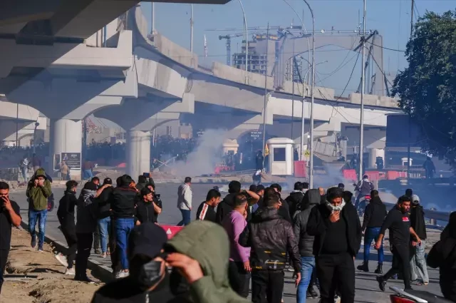 protesters-surround-the-us-embassy-in-iraq