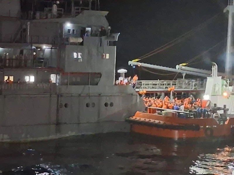 second-iranian-ship-iris-bushehr-to-trincomalee-port---sri-lanka-saves-208-lives