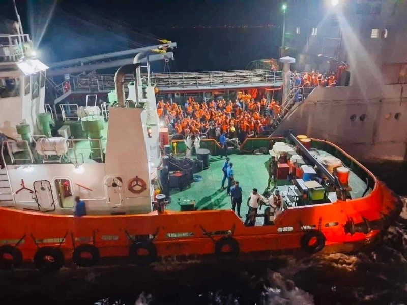 second-iranian-ship-iris-bushehr-to-trincomalee-port---sri-lanka-saves-208-lives