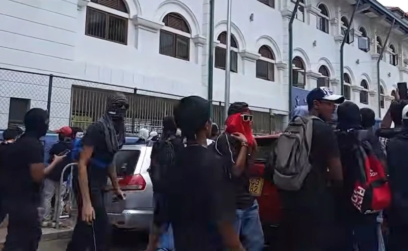 bigmatch-boys-jump-to-visakha-photos