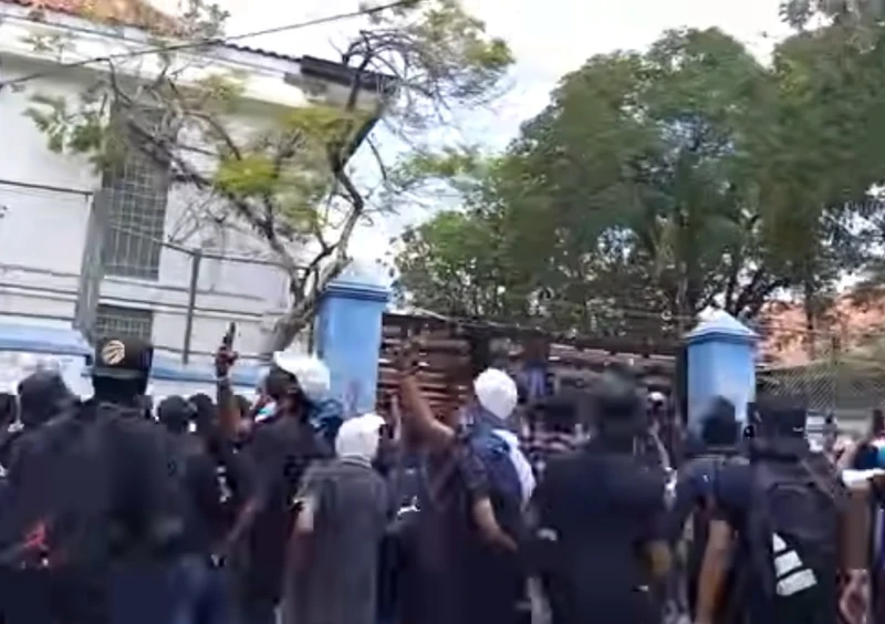 bigmatch-boys-jump-to-visakha-photos