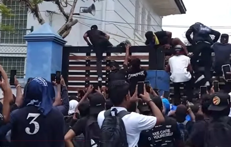 bigmatch-boys-jump-to-visakha-photos