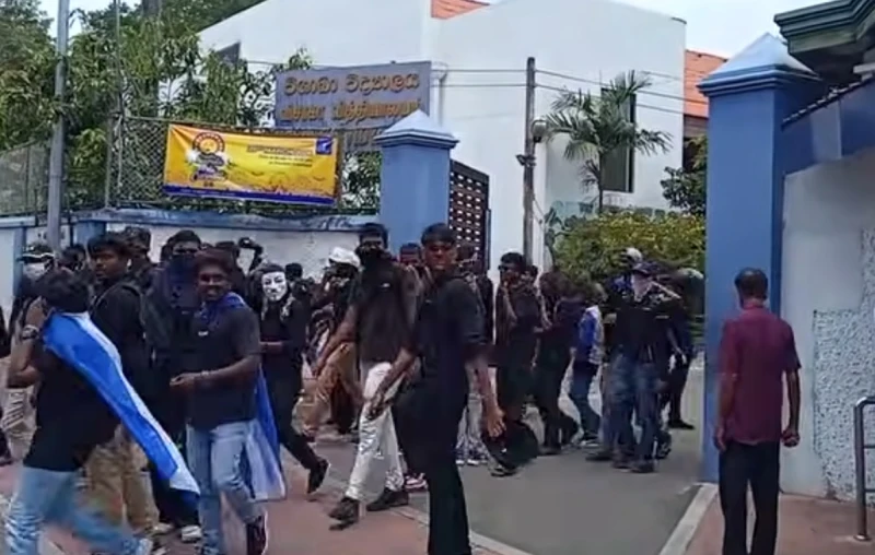 bigmatch-boys-jump-to-visakha-photos