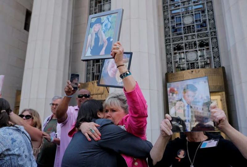 a-young-womans-case-of-childhood-mental-health-damage-due-to-facebook-and-youtube-wins