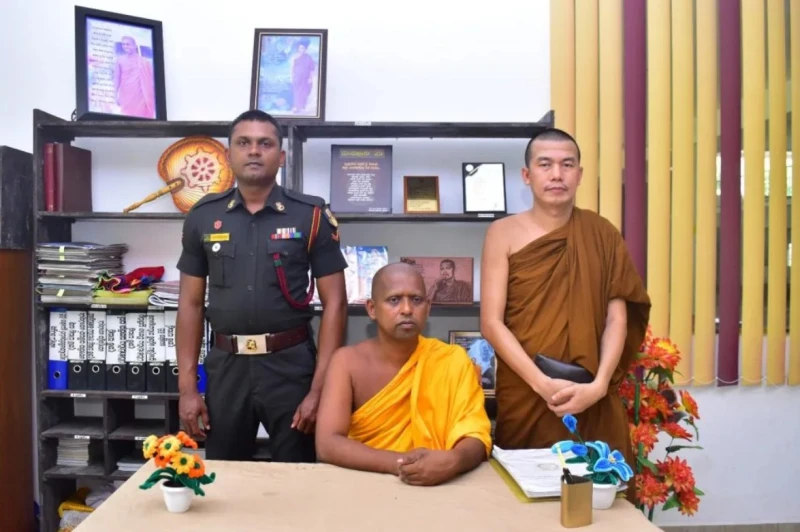 an-army-soldier-finds-a-foreigners-missing-wallet