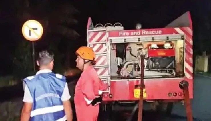 leaving-behind-a-mystery-abandoned-train-carriages-near-galles-black-bridge-were-set-on-fire