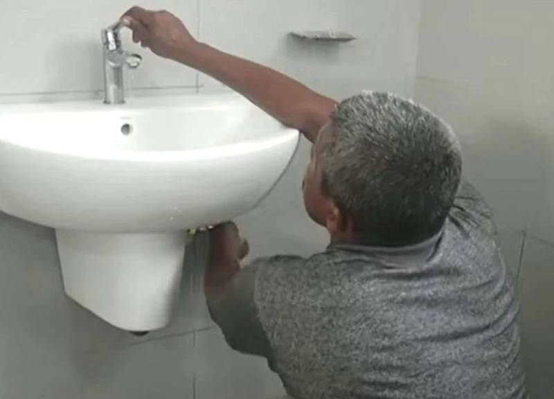 political-hypocrites-vandalized-the-fort-bus-stand-24-hours-after-opening