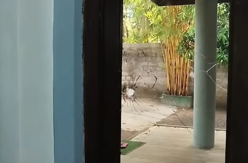 a-group-of-people-who-came-to-midigama-house-set-the-honda-civic-on-fire-and-fled