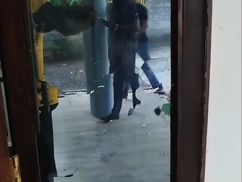 a-group-of-people-who-came-to-midigama-house-set-the-honda-civic-on-fire-and-fled