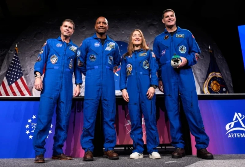 the-toilet-problem-of-the-plane-that-went-to-the-moon-came-to-the-fore