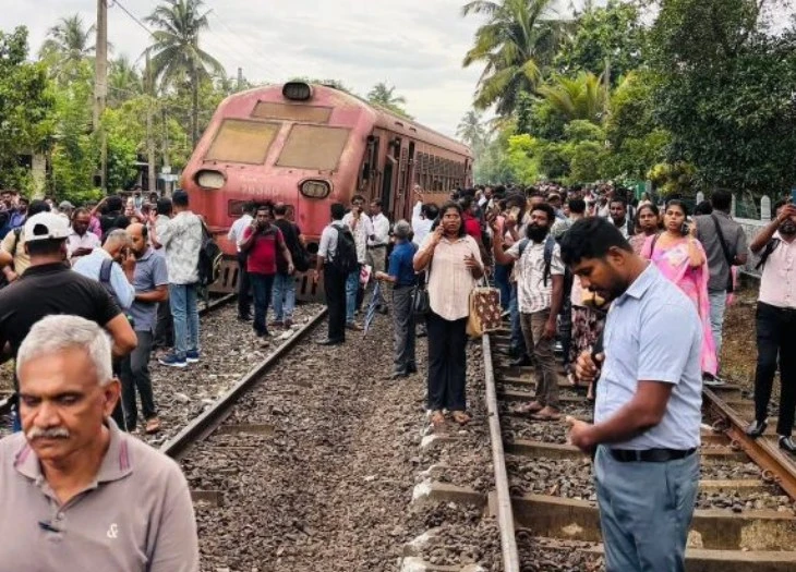 sagareika-train-philippines-passengers-also-injured