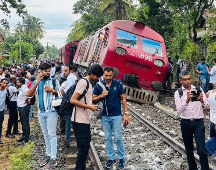 sagareika-train-philippines-passengers-also-injured
