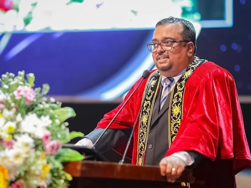 professor-naleen-abeysekera-left