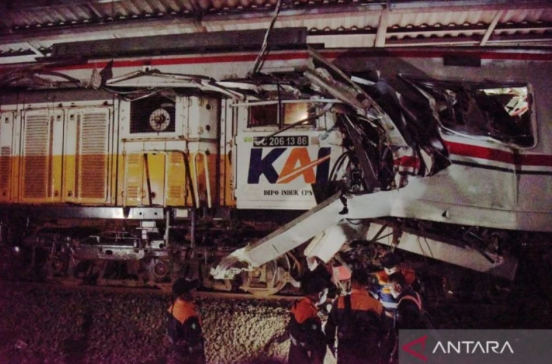 14-people-were-killed-and-84-injured-in-a-serious-train-accident-in-indonesia