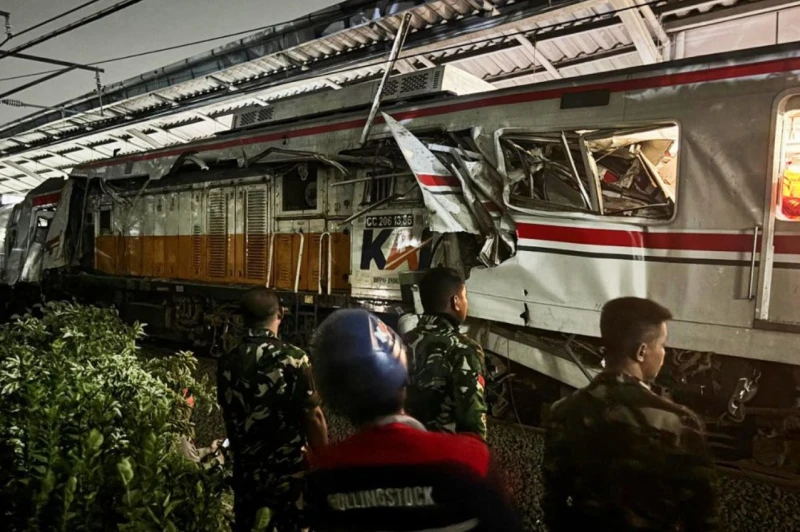 14-people-were-killed-and-84-injured-in-a-serious-train-accident-in-indonesia