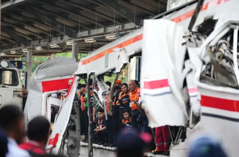 14-people-were-killed-and-84-injured-in-a-serious-train-accident-in-indonesia