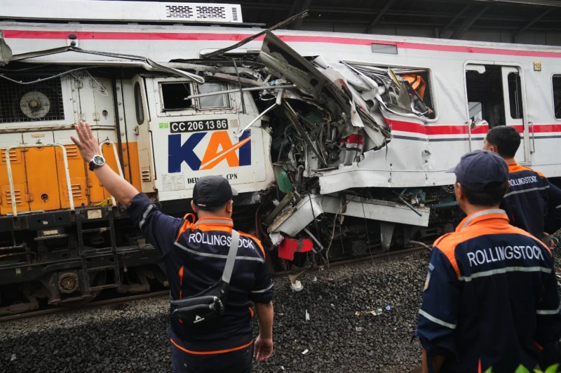 14-people-were-killed-and-84-injured-in-a-serious-train-accident-in-indonesia