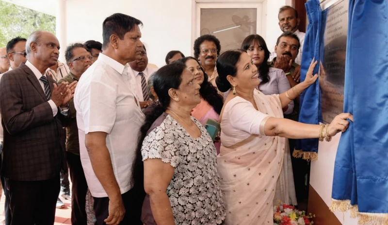malanis-statue-is-installed-in-gurukula-vidyalaya